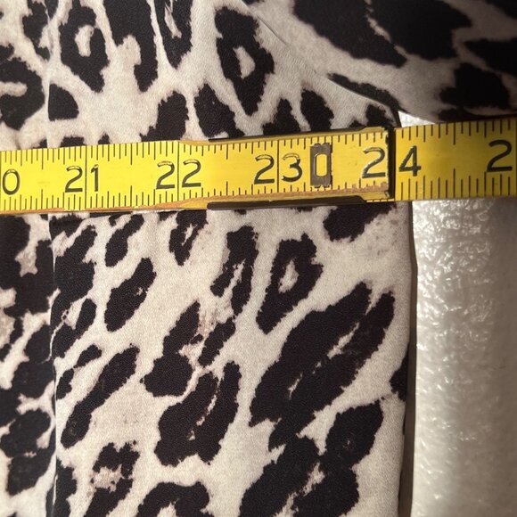 Chicos Leopard Print Cold Shoulder Top Size 3 (US 16/18 XL) Lightweight Stylish - Picture 11 of 12